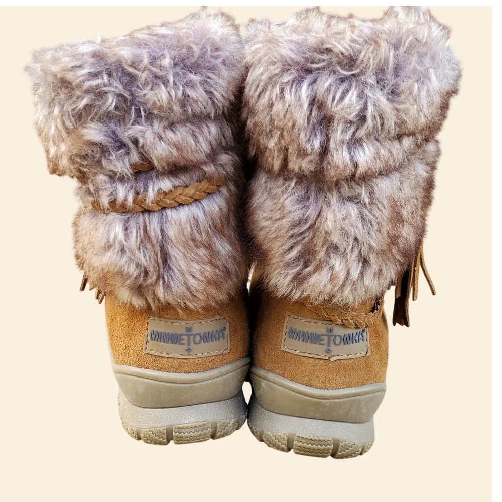 Minnetonka Womens 80083 Tan Suede Faux Fur Tassel Winter Boots Size 8M